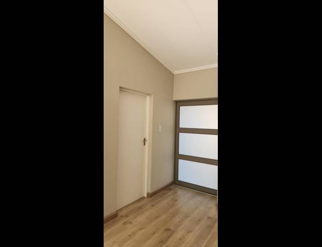 2 BEDROOM HOUSE FOR SALE IN SECUNDA CENTRAL